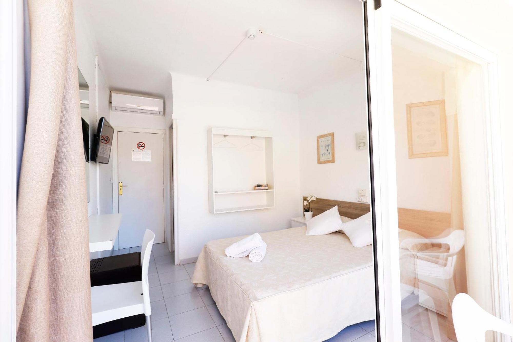 Hsr Gil (Adults Only) Hostel Palma Nova  Exterior photo
