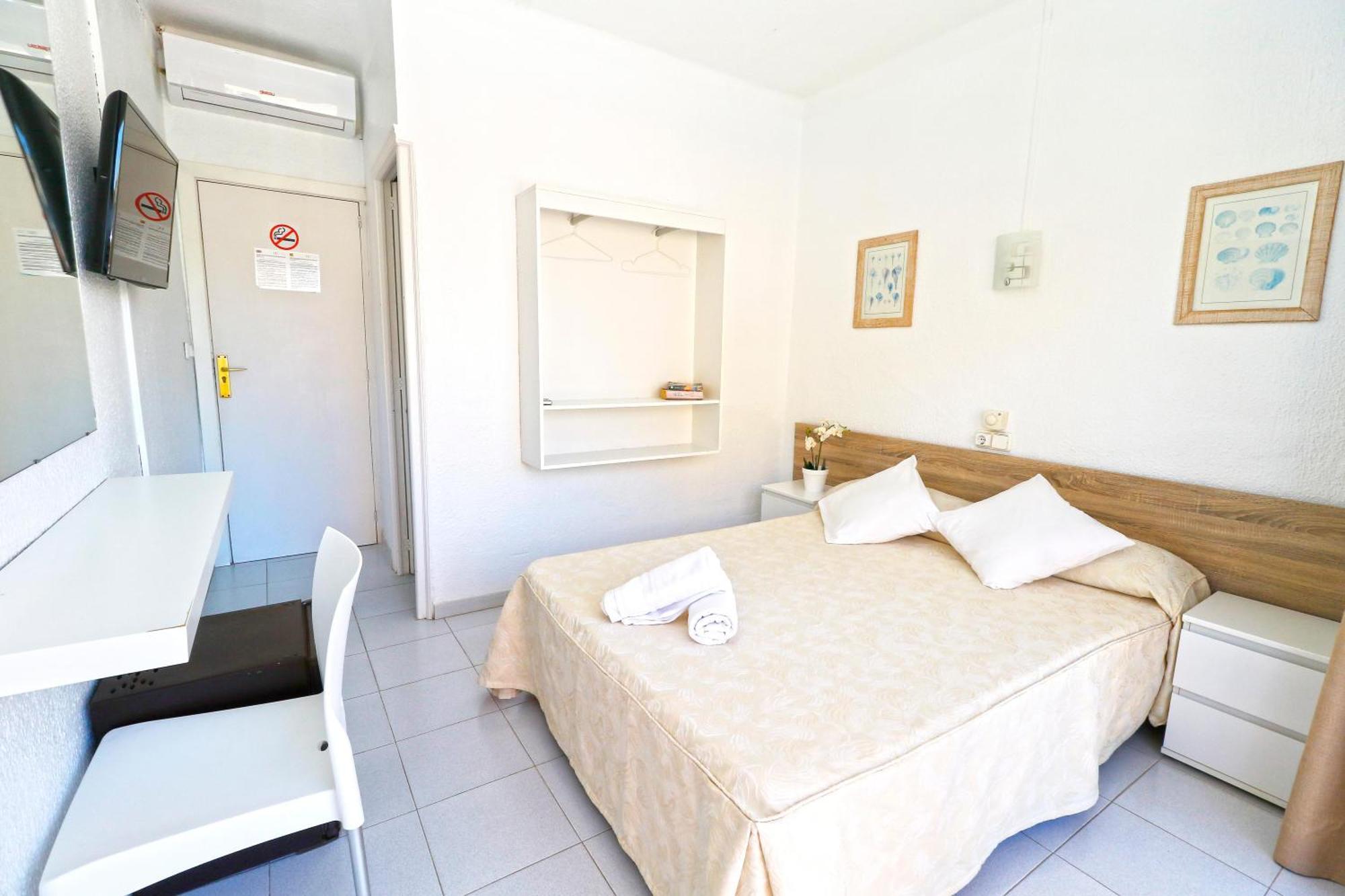 Hsr Gil (Adults Only) Hostel Palma Nova  Exterior photo