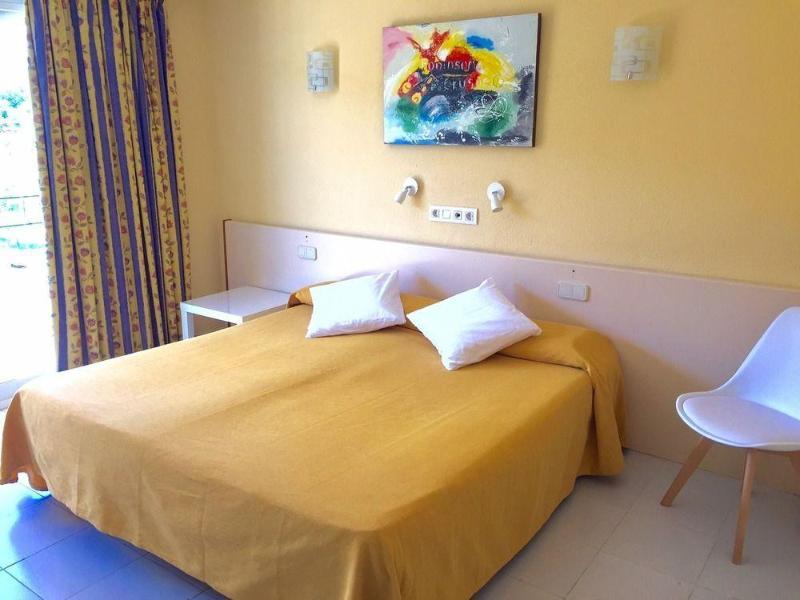 Hsr Gil (Adults Only) Hostel Palma Nova  Exterior photo