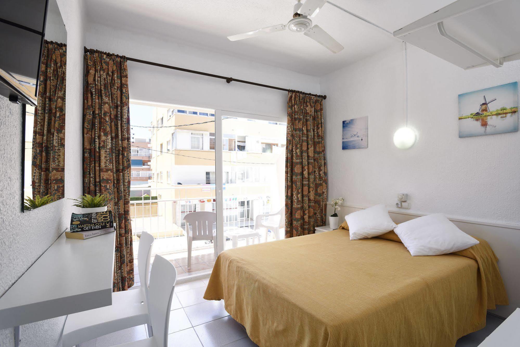 Hsr Gil (Adults Only) Hostel Palma Nova  Exterior photo