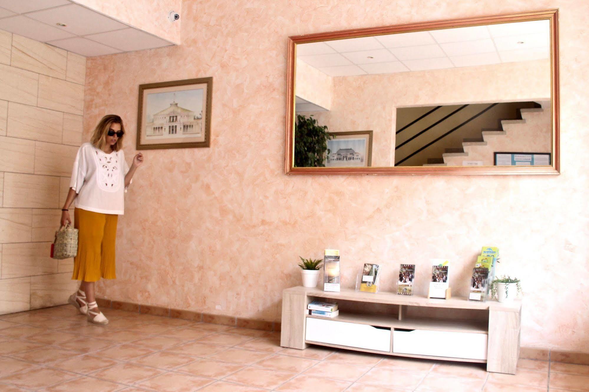 Hsr Gil (Adults Only) Hostel Palma Nova  Exterior photo