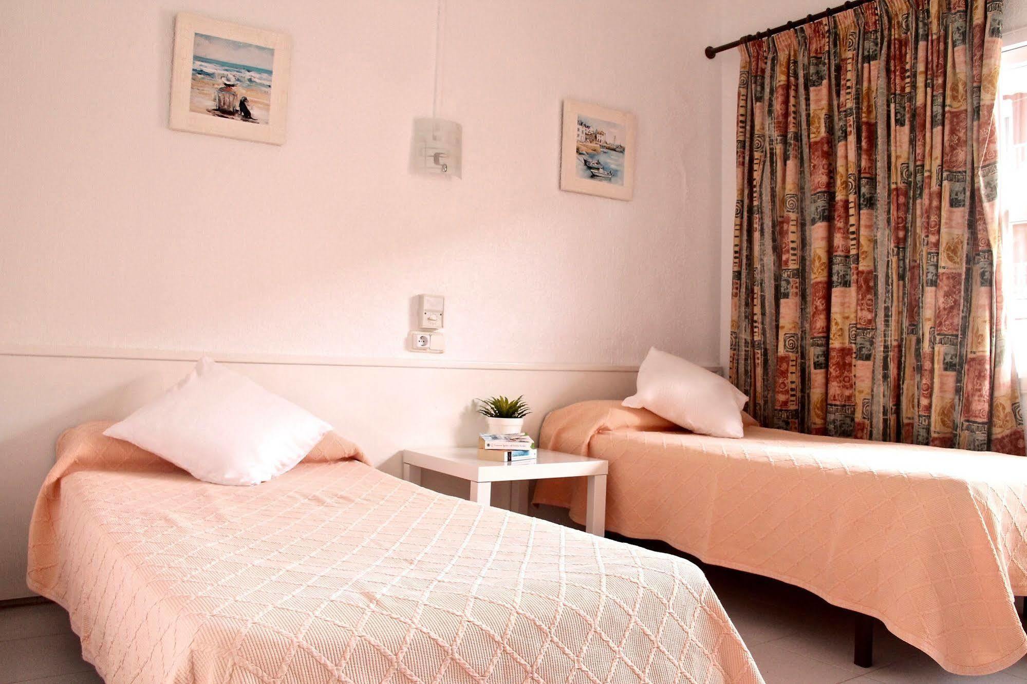 Hsr Gil (Adults Only) Hostel Palma Nova  Exterior photo
